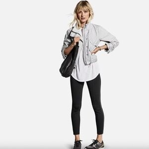 Athleta Women's Black Gray Stripe Metro 7/8 Tight Leggings Size Large